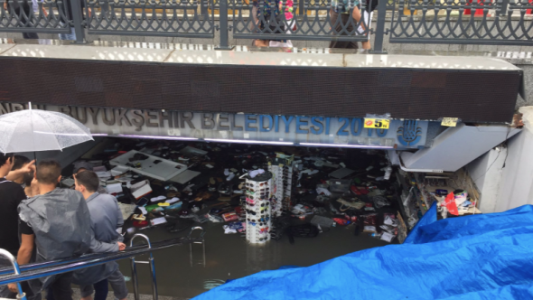 Une pluie torrentielle en Turquie provoque des inondations meurtrières