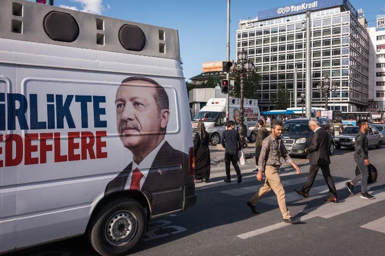 Un début de campagne difficile pour Erdogan