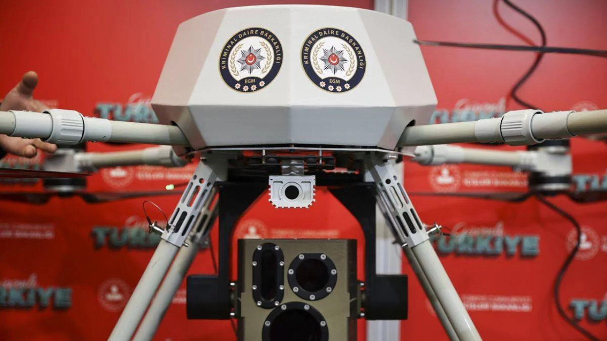 Ankara teste avec succès le premier drone au monde armé de laser