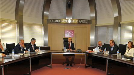 Önder Sav est élu secrétaire général du parti CHP