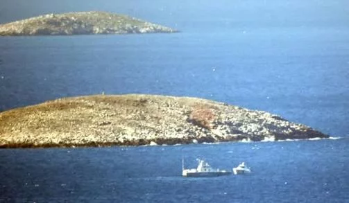 Face-à-face entre des navires de guerre grecs et turcs en mer Égée près d'îles litigieuses