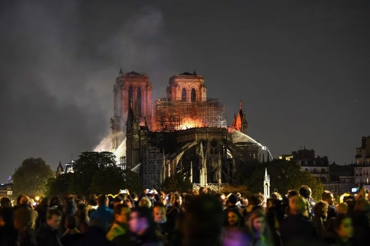Notre-Dame de Paris : « La catastrophe matérielle est majeure, mais le mythe est plus grand »