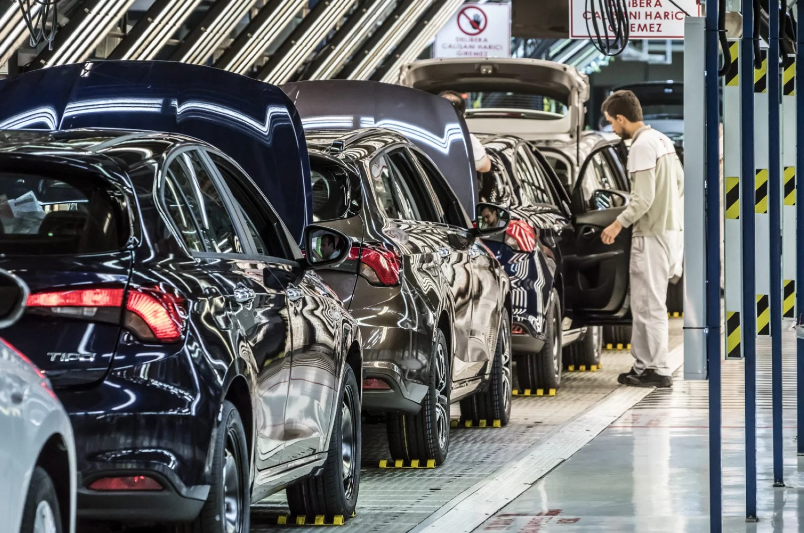 Les constructeurs automobiles turcs relancent leur production