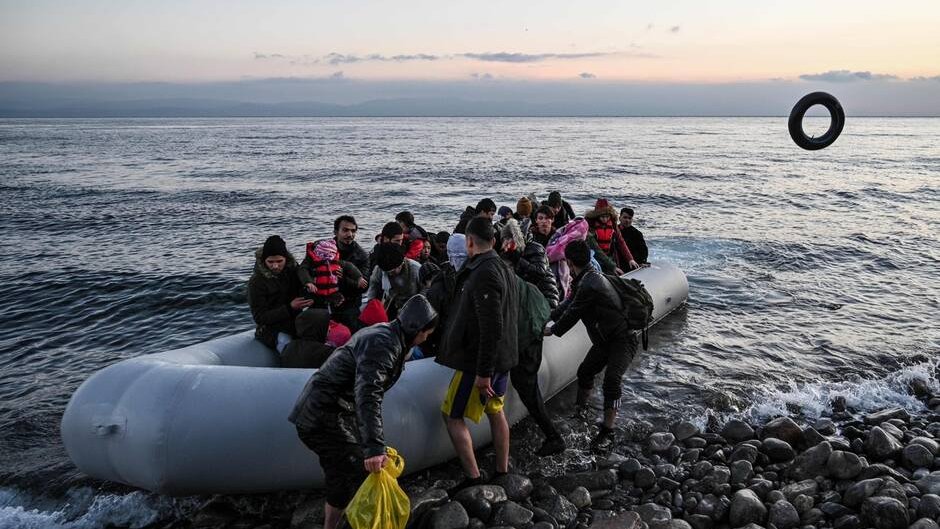 La Grèce rejette des migrants à l'eau