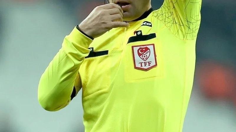 DES CENTAINES D'ARBITRES ACCUSÉS D'AVOIR PARIÉ SUR DES MATCHS