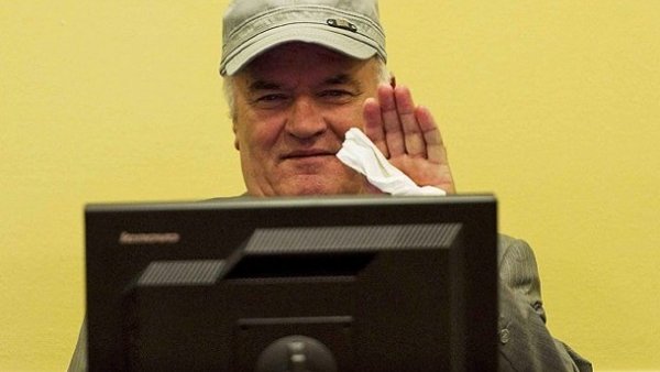 Ratko Mladic évacué de l'audience après avoir insulté les Turcs