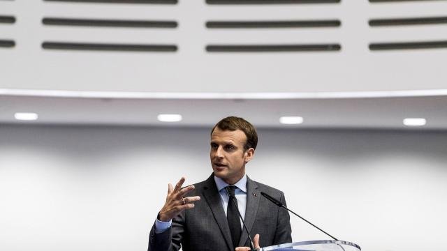 Emmanuel Macron appelle au dialogue avec la Turquie et la Russie