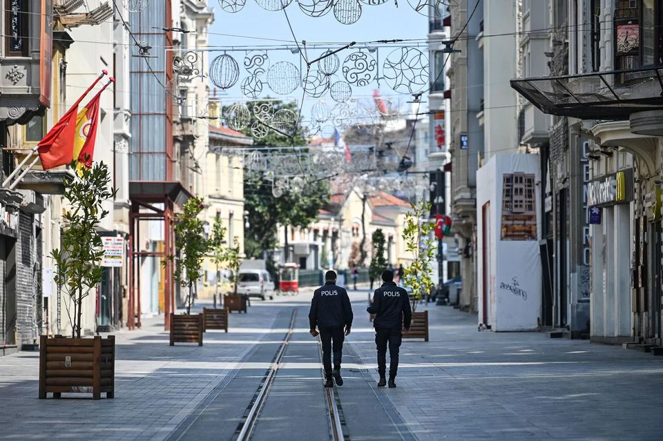 La Turquie impose un couvre-feu de 4 jours à travers le pays