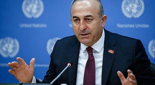 Cavusoglu : Seuls les pays garants peuvent s'exprimer sur Chypre