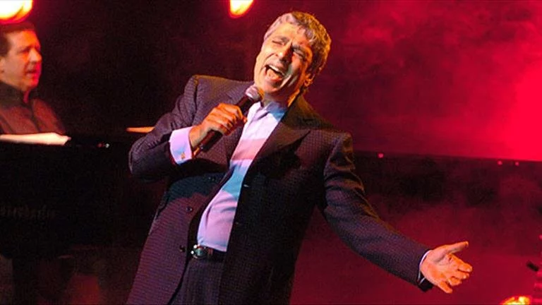 Un concert d'Enrico Macias interdit en raison de son soutien à Israël