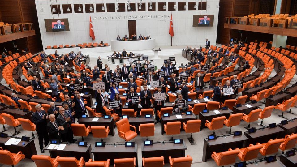 Fakenews : La nouvelle loi turque stricte sur la "désinformation" de la presse et des médias sociaux