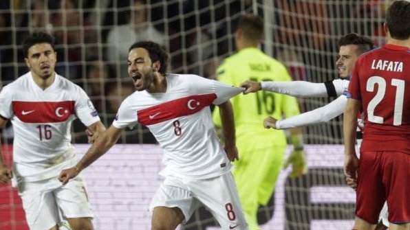 La Turquie gagne en République tchèque (2-0) et se rapproche de l'Euro
