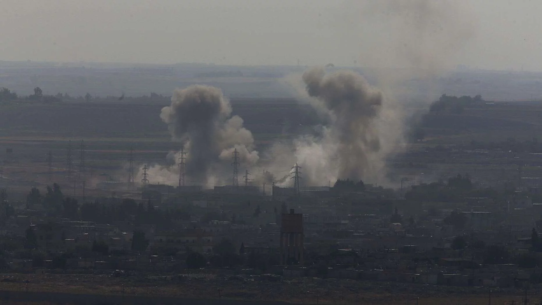 L'armée russe patrouille à la frontière entre la Syrie et la Turquie alors que les troupes américaines se retirent officiellement