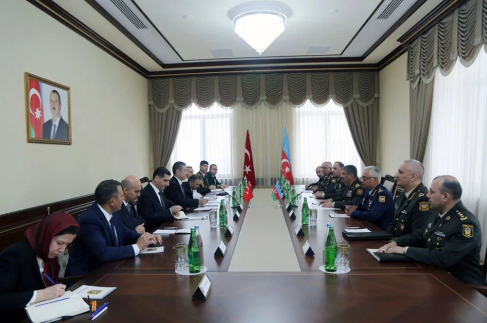 L'Azerbaïdjan et la Turquie discutent de leur coopération militaire