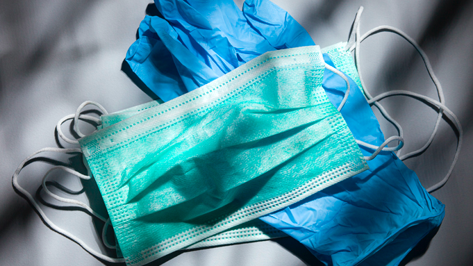 Les masques et gants usagés présentent un risque pour la Turquie