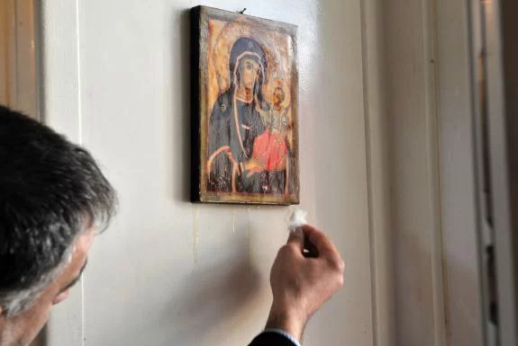 Une icône orthodoxe "pleure" des larmes d'huile chez des Turcs orthodoxes
