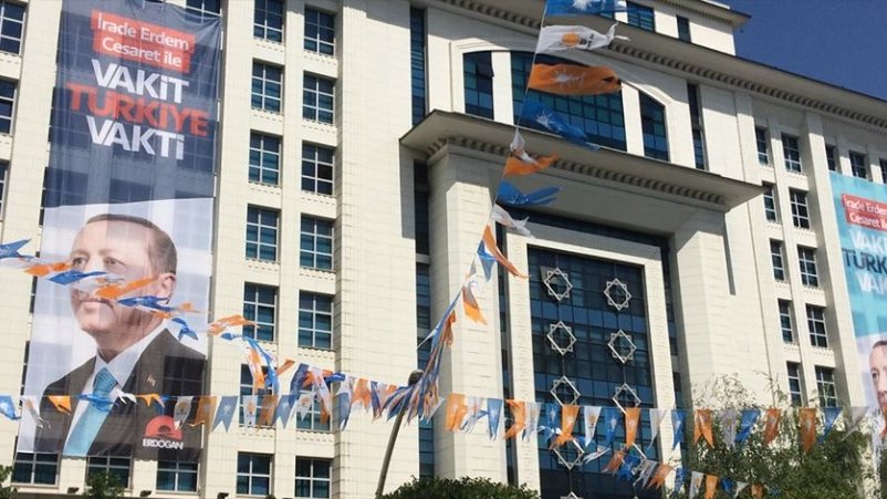 Mais pourquoi les Turcs votent-ils pour Recep Tayyip Erdoğan et l'AKP ? : cinq éléments d'explication.