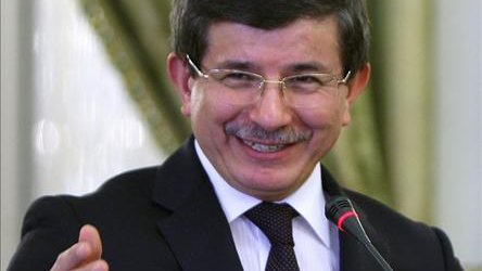 M. Davutoğlu a expliqué la justesse de la Turquie sur les allégations arméniennes en Irlande