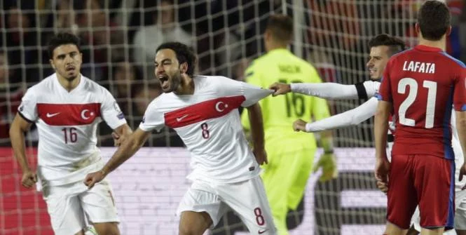 La Turquie gagne en République tchèque (2-0) et se rapproche de l'Euro