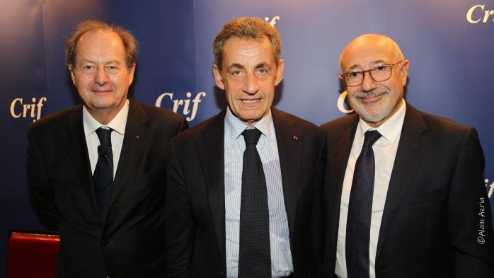 De l'immixtion du politique dans la définition historique.