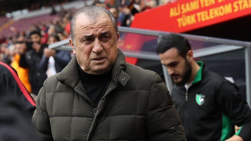 Le légendaire entraîneur de football Fatih Terim positif au COVID-19