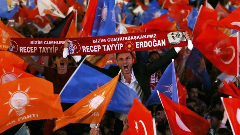 Turquie : le parti du président Erdogan perd la majorité absolue