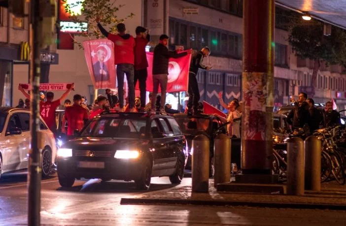 Autriche : le vice-chancelier conseille à tous les électeurs d'Erdogan en Autriche de retourner en Turquie