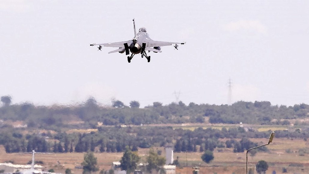 L'armée turque bombarde Daech en Syrie