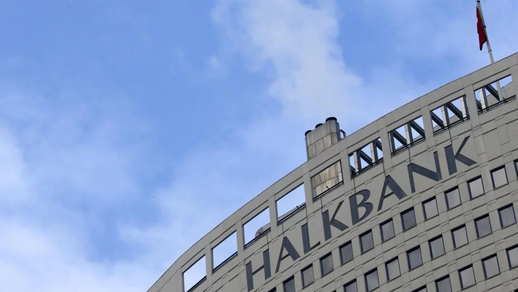 Les États-Unis demandent une augmentation des amendes contre la banque Turque Halkbank pour non-présentation devant le tribunal