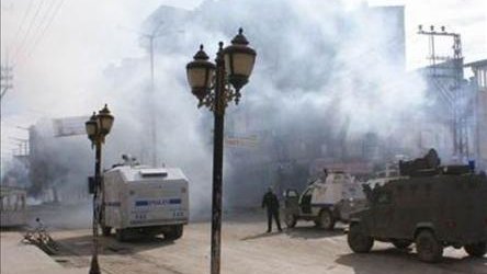 Manifestations illégales des terroristes kurdes