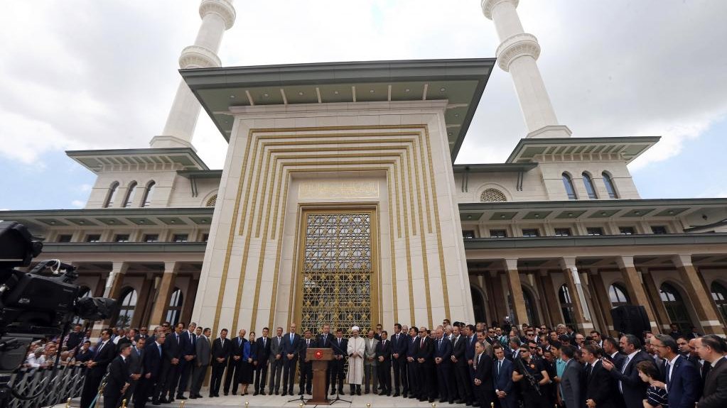 Erdogan inaugure la mosquée géante de son palais