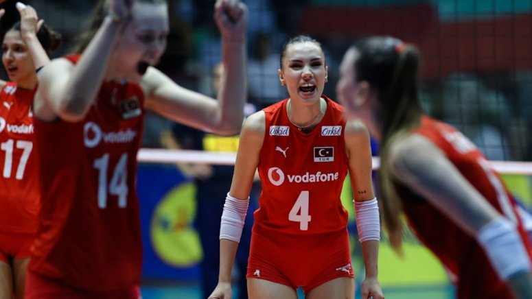 L'Équipe Nationale Féminine de Volleyball des moins de 20 ans est championne d'Europe.