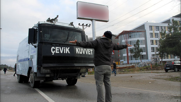 Turquie : des élus pro-PKK accueillis sous les huées en Mer Noire