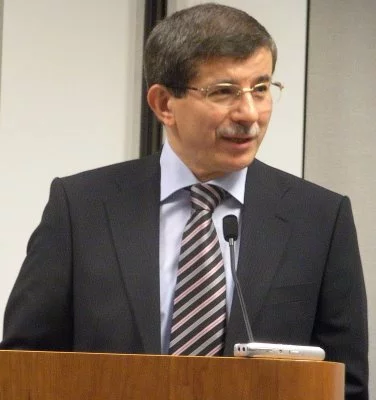 Davutoglu aux Arméniens du Liban : « Il faut se libérer des mémoires unilatérales »