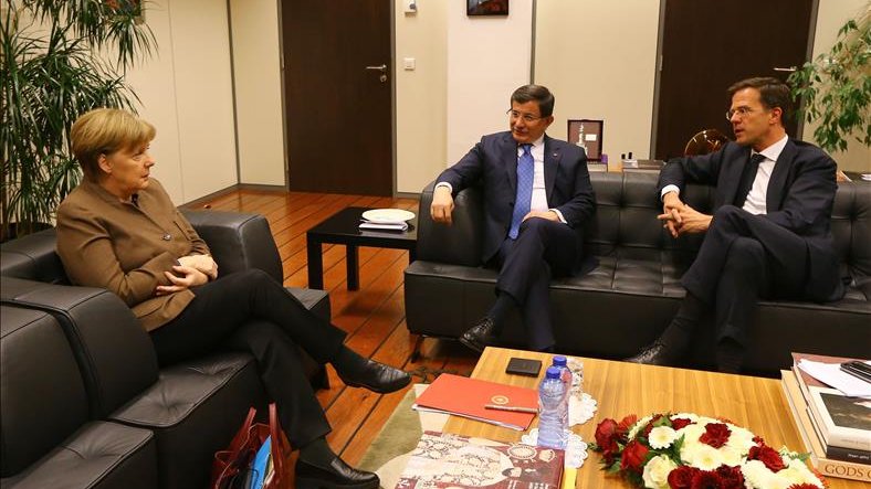 Réunion entre Davutoglu, Merkel, et le Premier ministre des Pays-Bas, à Bruxelles