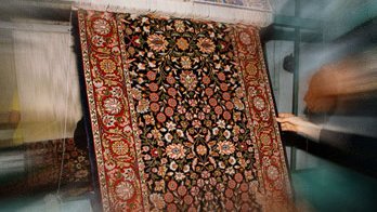 LE PKK BRÛLE DES METIERS À TISSER LES TAPIS