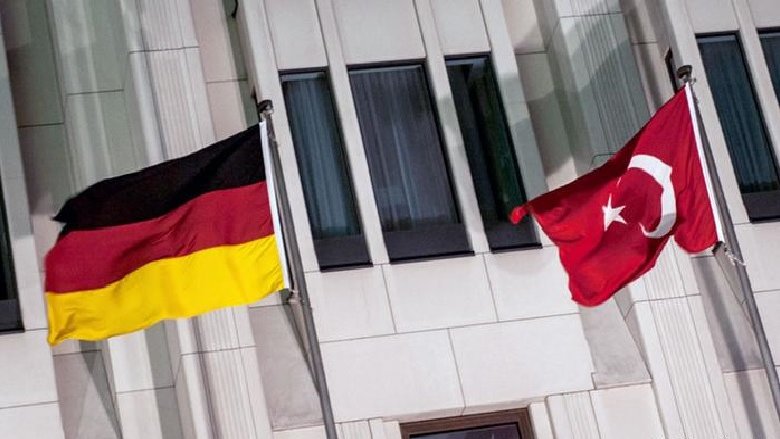 Berlin accorde l'asile à 4 ex-militaires turcs