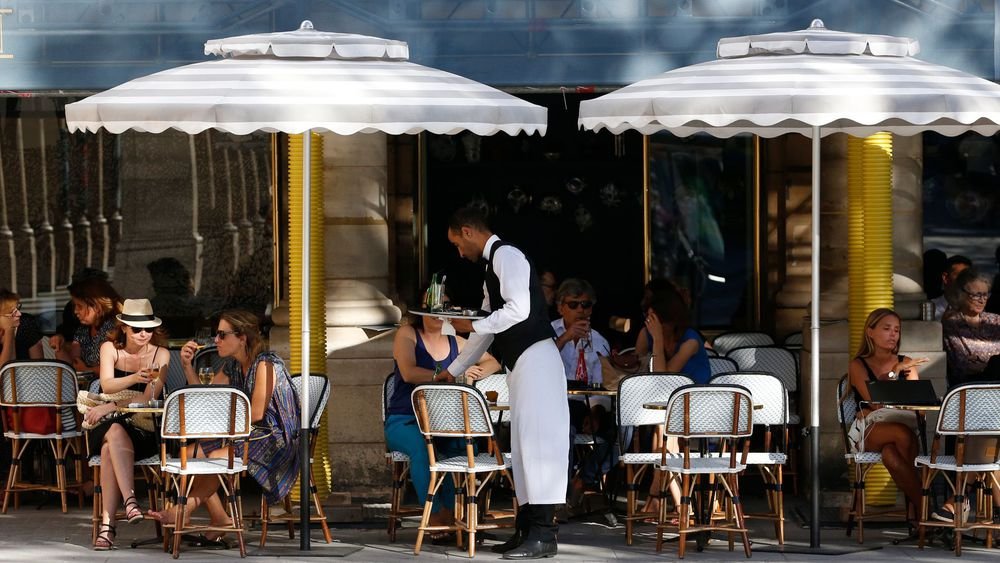 Coronavirus : les bars, restaurants, et commerces non essentiels fermés, le premier tour des municipales maintenu