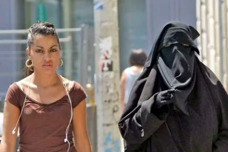 Des musulmans pour l'interdiction de la burqa 