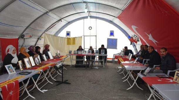 Une 13ème famille participant au sit-in à Diyarbakir a retrouvé son enfant