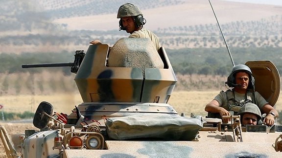 La Turquie dépêche 80 véhicules de combat à sa frontière avec la Syrie