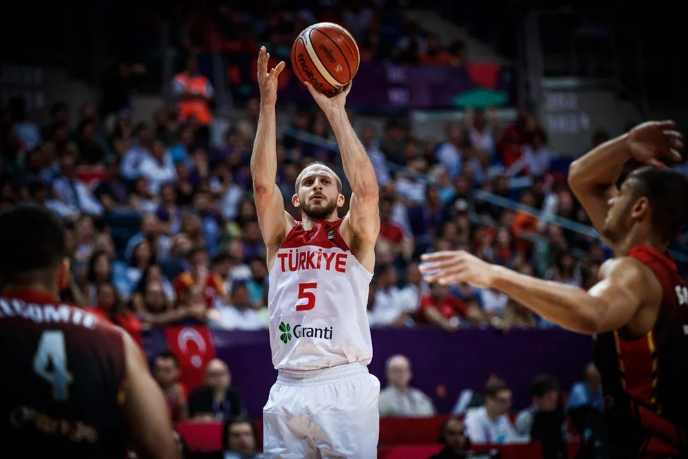 La Turquie, pays-hôte de la phase finale de l'Euro, affrontera l'Espagne en huitièmes