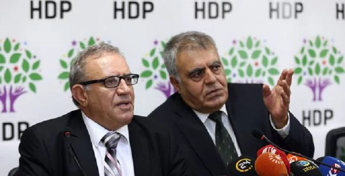 Turquie : démission de 2 ministres prokurdes