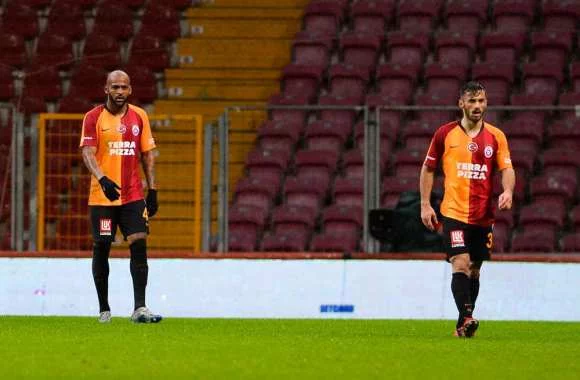 La décision de la Turquie de reprendre les ligues de football suscite le débat