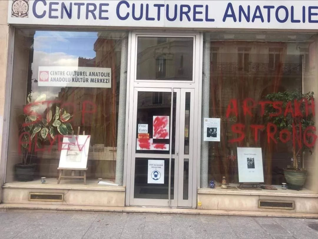FOLIE COMMUNAUTARISTE & AGRESSION ANTI-TURQUE