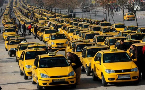 Turquie : les taxis veulent faire interdire Uber
