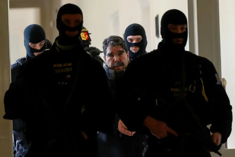 Remise en liberté de Saleh Muslim à Prague et protestation d'Ankara