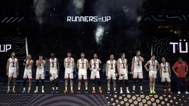 Défaite en finale face à l'Allemagne ! Vous êtes notre fierté, 12 Géants