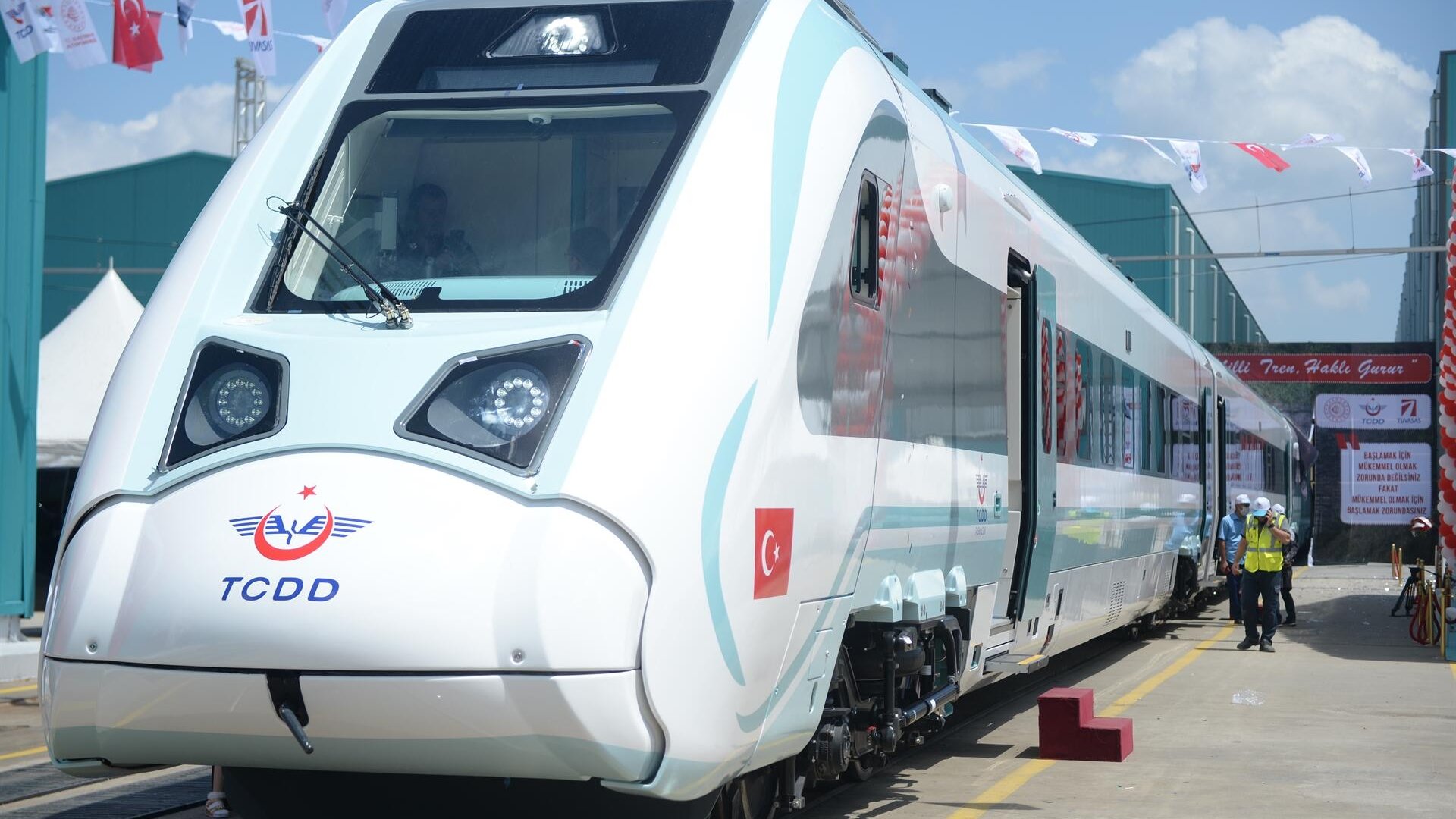 Début des essais en usine pour le premier train électrique turc