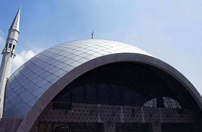 Une mosquée aux courbes féminines à Istanbul